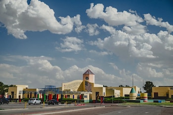 Un alumno de 10 años de la escuela primaria Whitaker, en El Paso, fue acusado de agresión tras patear a una subdirectora (Meridith Kohut for The New York Times)