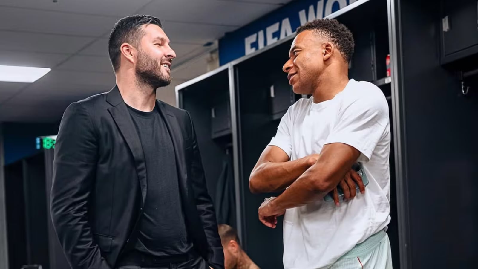 El jugador de Tigres convivió con la figura francesa. (@equipedefrance)