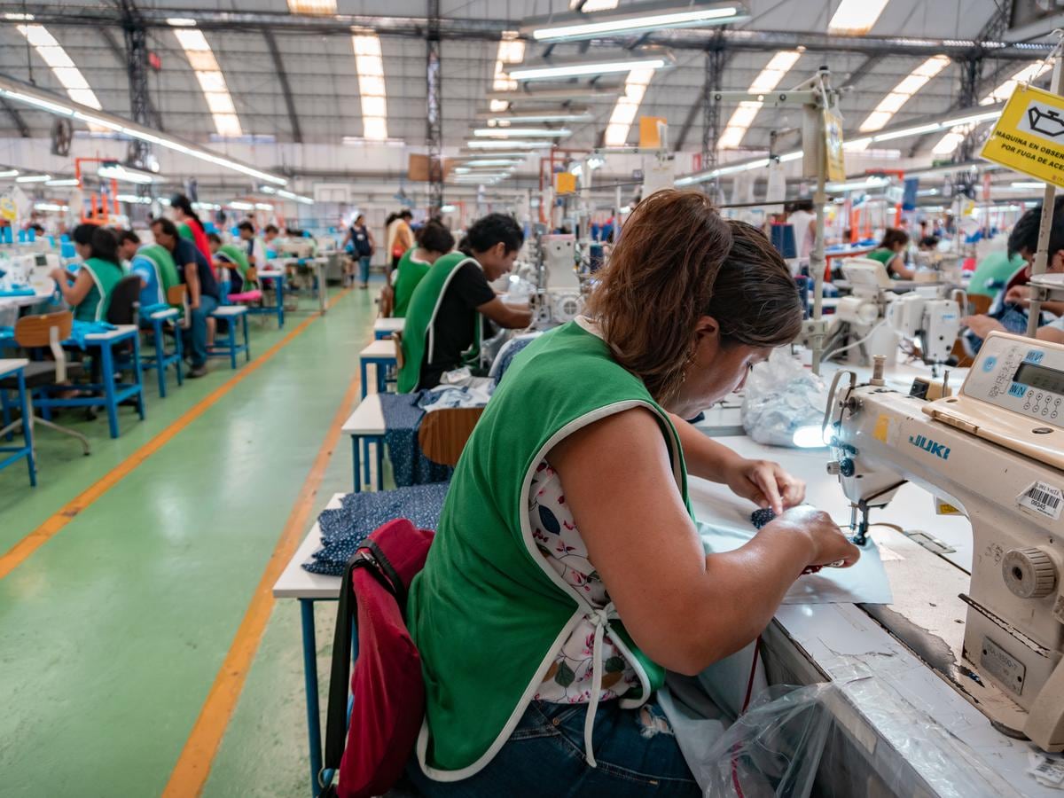 Mientras comercio y servicios avanzan, el sector textil muestra una caída en su actividad. Foto: ComexPerú