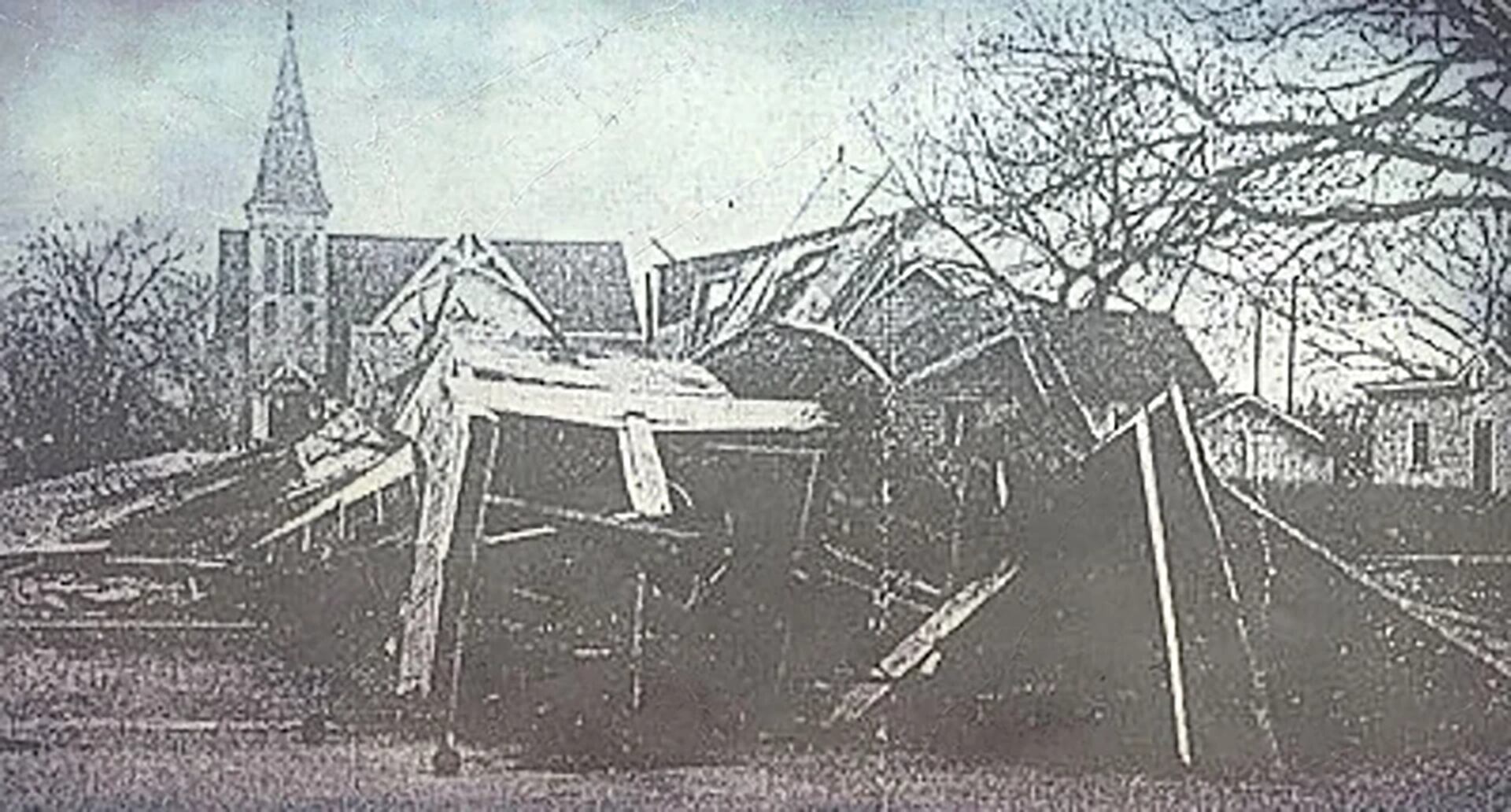 Una siesta, un programa radial, un auto que no encendió, un tintero caído sobre una carta, fueron algunos de los motivos por los que los miembros del coro se demoraron aquel día y salvaron sus vidas