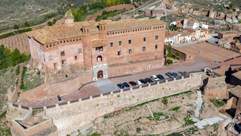 Illueca, el pueblo de Aragón donde nació el ‘Antipapa’: calles repletas de historia y un espectacular castillo