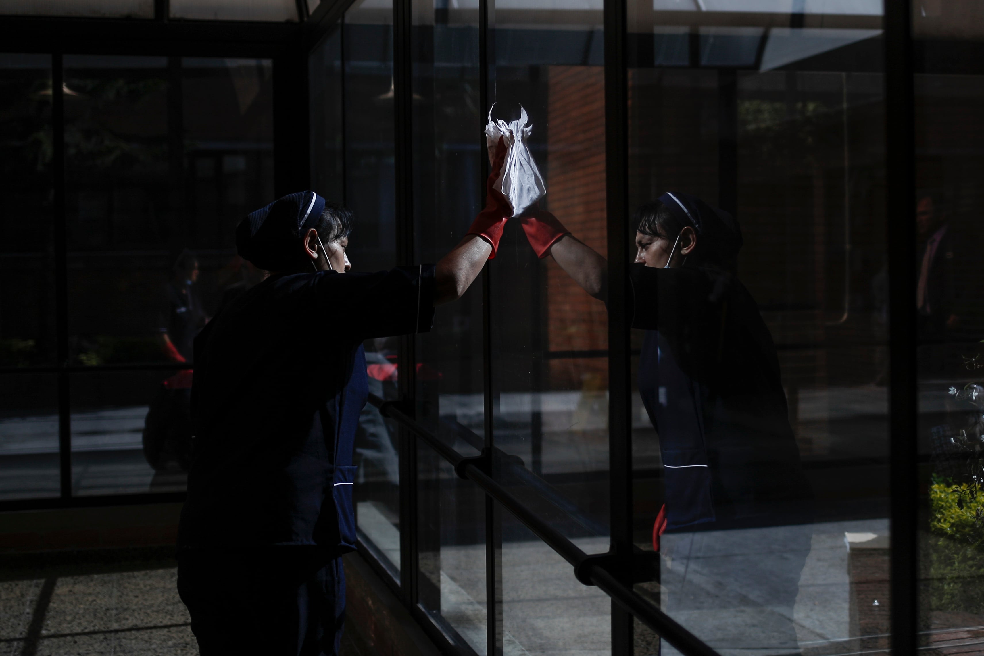 En Colombia, se estima que más de 700.000 personas se dedican al trabajo doméstico, de las cuales cerca del 93% al 94% son mujeres - crédito Colprensa