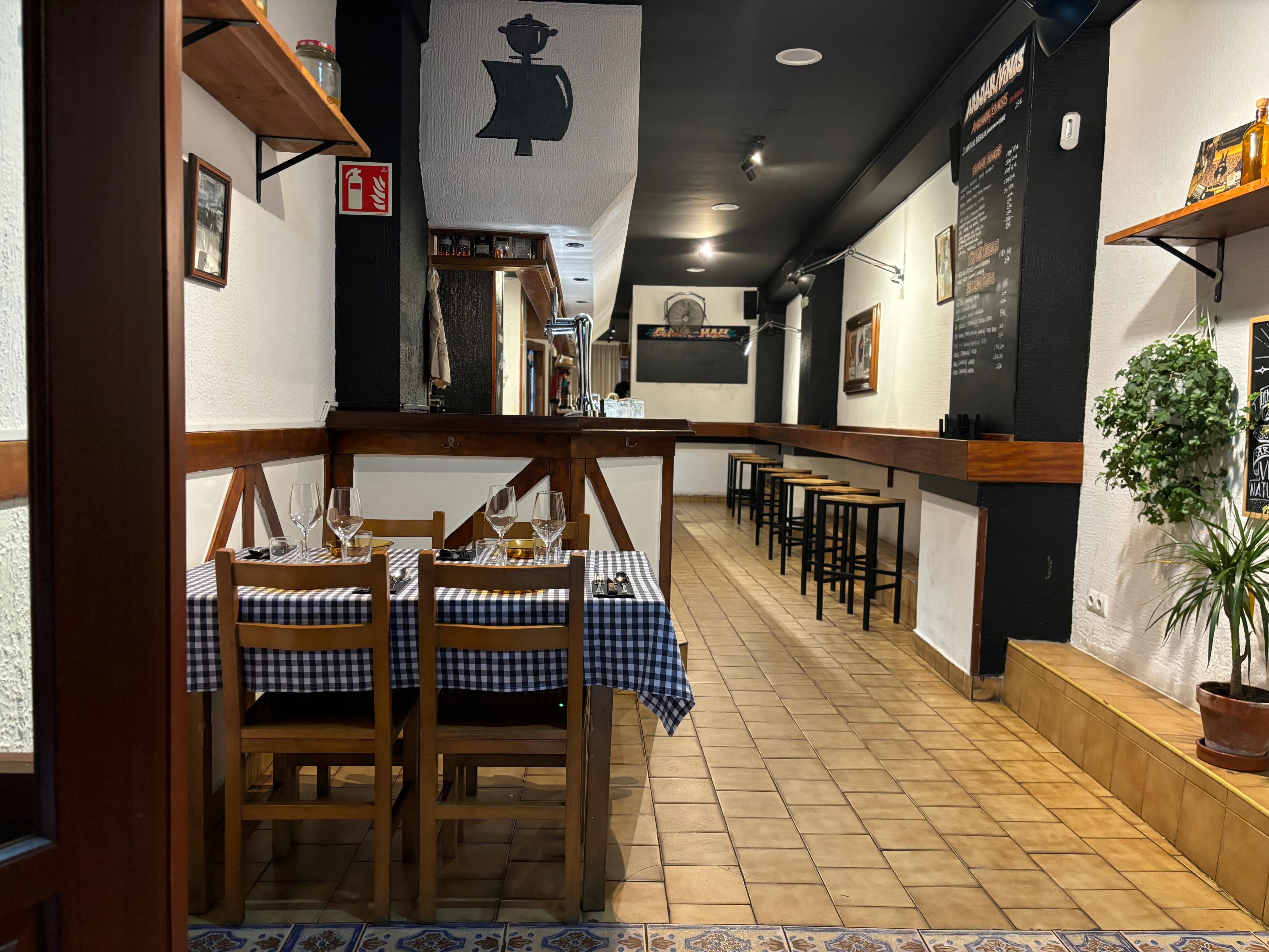 Interior de la taberna Masta, en Zarautz (Cedida)