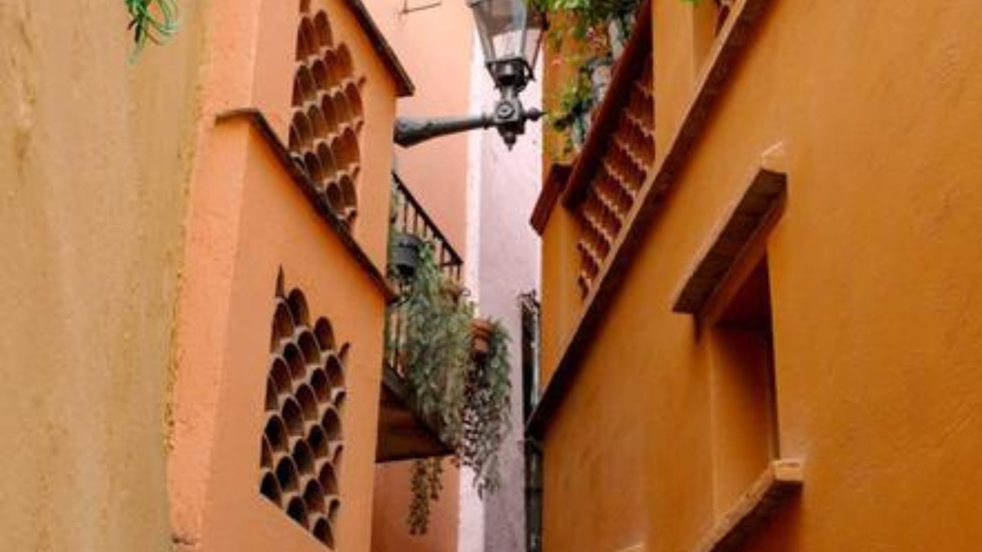 Es uno de los sitios más emblemáticos, ya que combina una trágica leyenda de amor con un ritual que cada 14 de febrero reúne a miles de parejas