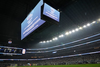 La campaña iniciará en el enfrentamiento de hoy ante Ghana, con mensajes en las pantallas del estadio invitando a la afición a reemplazar el modo de alentar al equipo. (AP Foto/Tony Gutierrez )