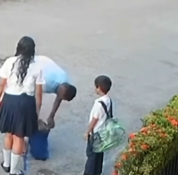 Tras la viralización del asalto a dos escolares en Nacaome, pobladores exigen a la Policía Nacional que identifique y capture de inmediato al responsable para que este acto de cobardía no quede en la impunidad.