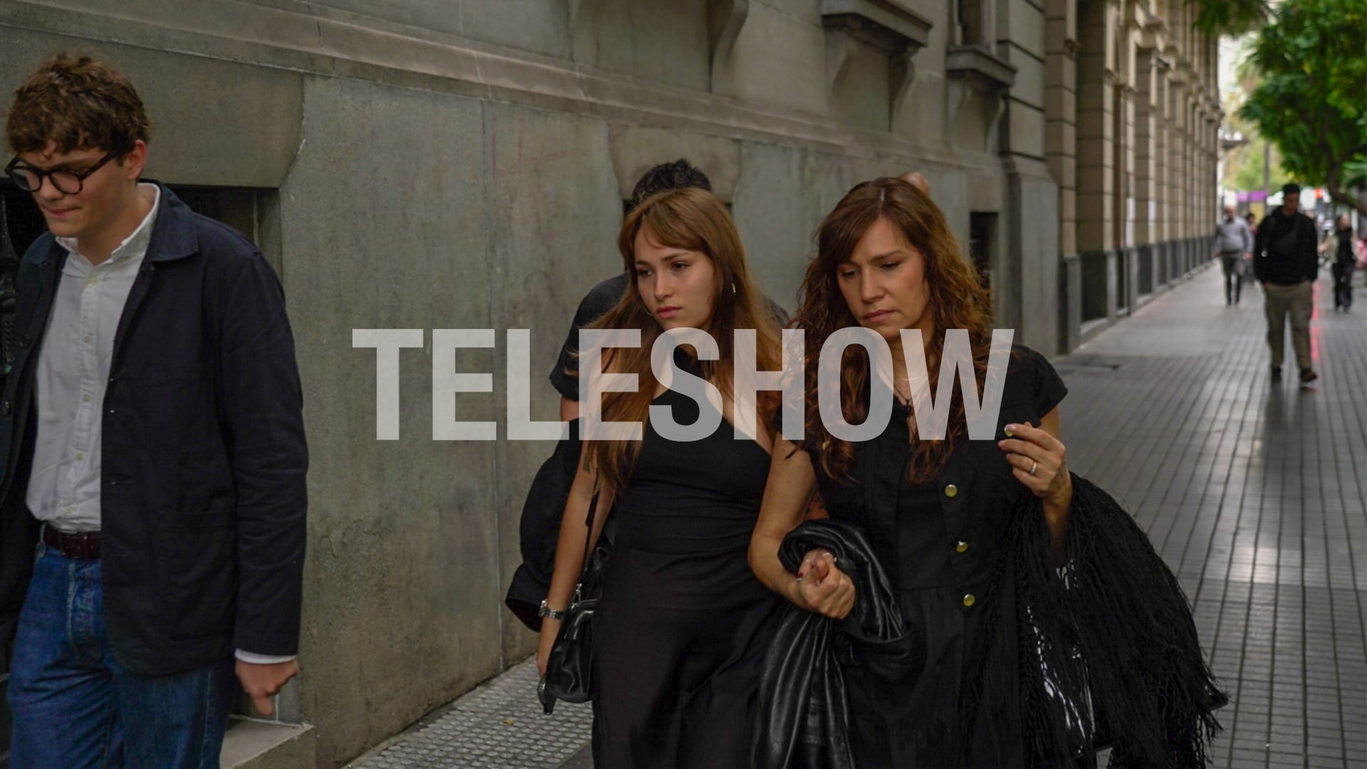 Micaela, hija del actor fallecido, junto a Macarena, su nieta