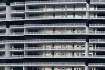 La demolición programada para el 12 de abril será la mayor implosión en la ciudad de Miami en más de una década, según expertos en construcción (EFE)