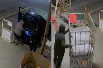 Dos tomas de seguridad muestran personas encapuchadas junto a un automóvil azul y con un carro metálico lleno de bultos