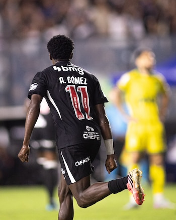 El delantero colombiano ha jugado 53 partidos con la camiseta del Vasco da Gama y ha marcado seis goles con la camiseta albinegra - crédito Vasco da Gama