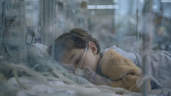 Salvaje agresión a un niño de 2 años en un hotel de Medellín: sus padres lo golpearon, lo quemaron y dijeron en el hospital que se cayó