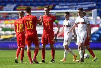Tom Lockyer con la camiseta