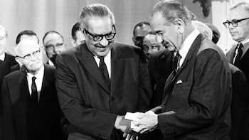 Thurgood Marshall, al ser nominado para la Corte Suprema por el presidente Lyndon Johnson
