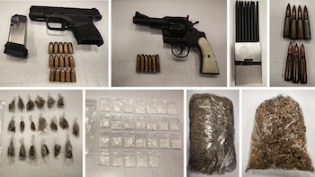 Durante el operativo fueron aseguradas armas de fuego, 50 cartuchos, cuatro vehículos, dinero en efectivo y un inhibidor de señal. (Cortesía)