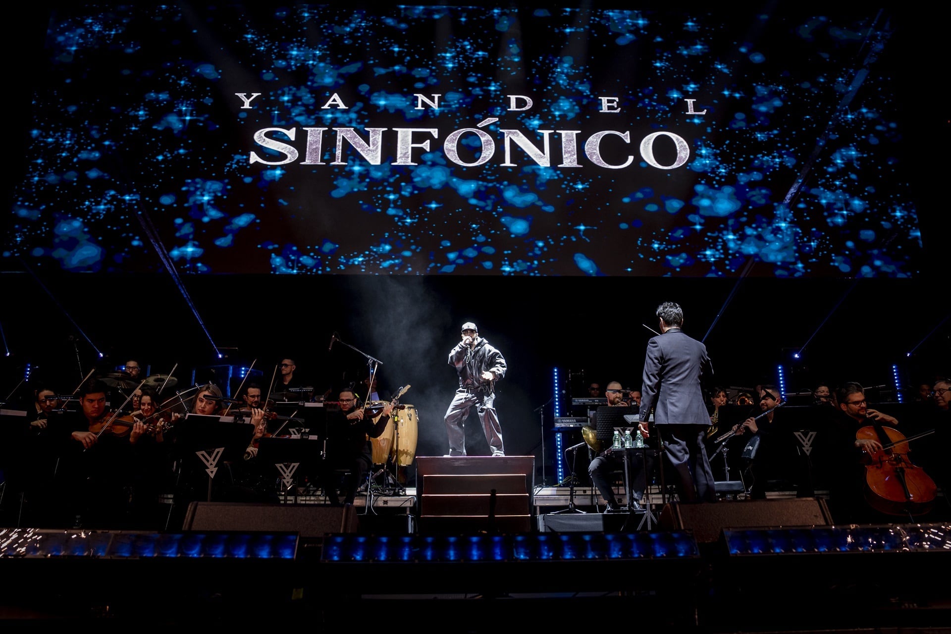 El artista Yandel (c) durante su concierto en el Movistar Arena, a 25 de enero de 2026, en Madrid (España). (A. Pérez Meca/Europa Press)