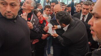 La gente se abalanzó para