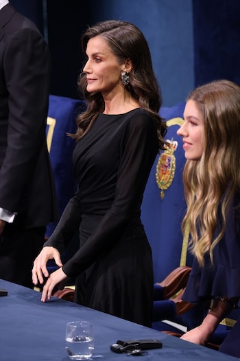 La Reina Letizia y la Infanta Sofía durante la entrega de los Premios Princesa de Asturias 2026