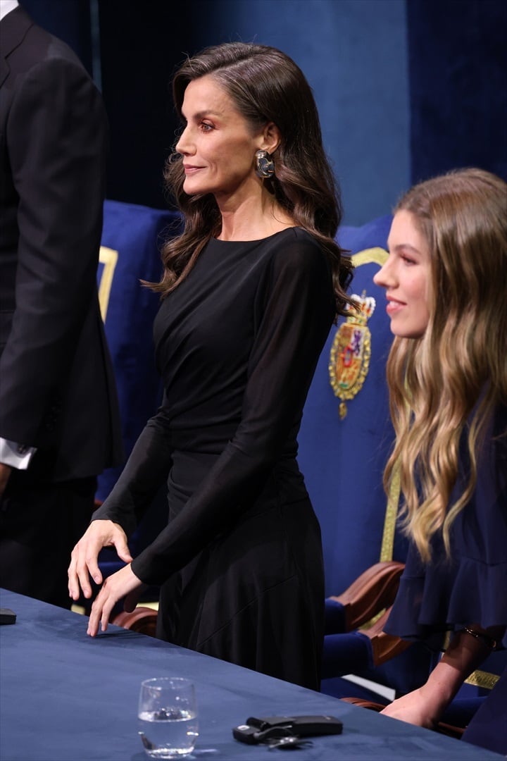 La Reina Letizia y la Infanta Sofía durante la entrega de los Premios Princesa de Asturias 2026