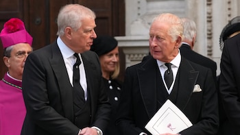 Buckingham Palace, contra la espada y la pared: la prensa británica asegura que fueron alertados hace años de la actitud indebida de Andrés