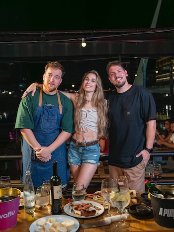 Chechu Bonelli junto a El