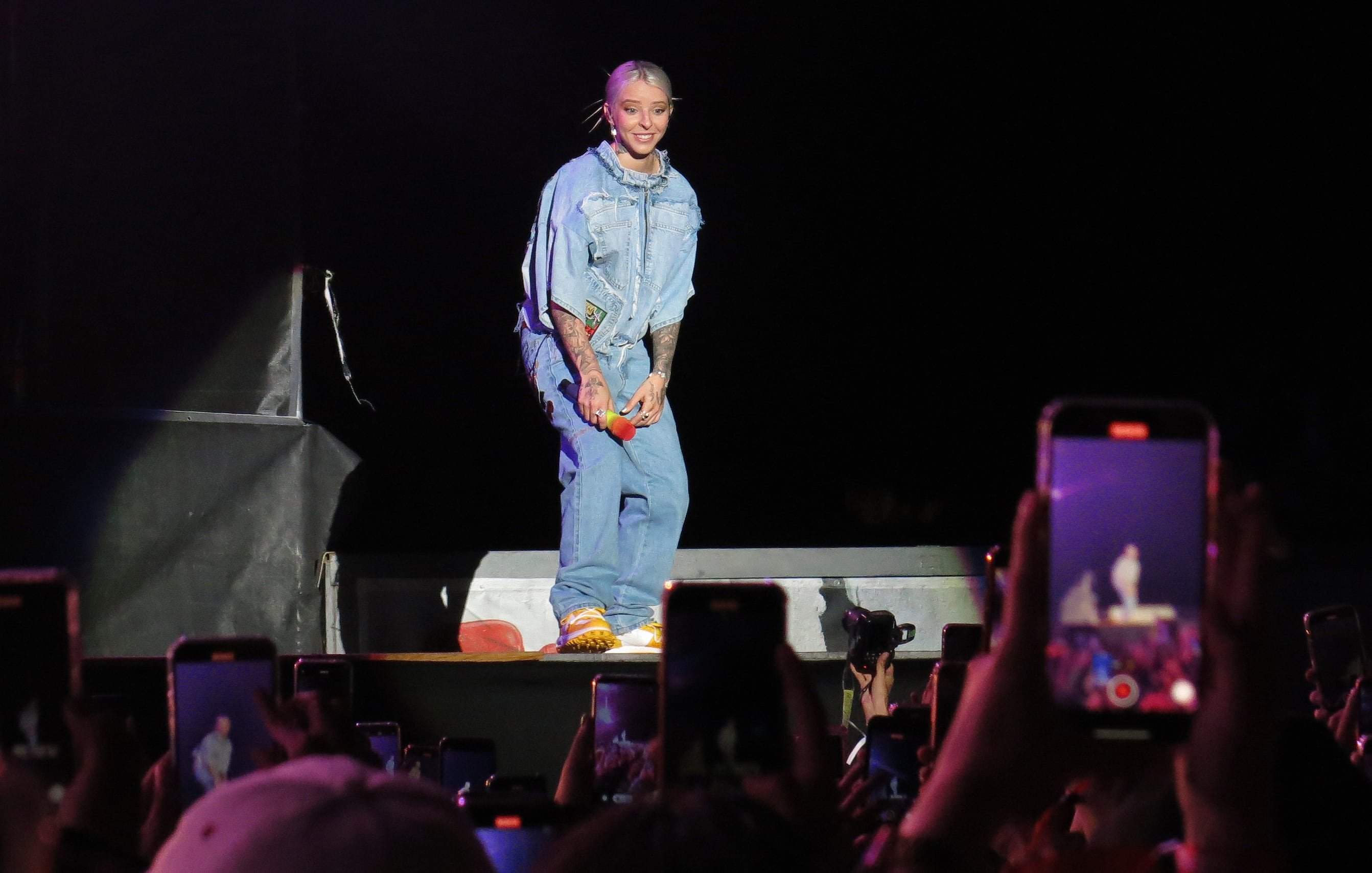 Las fechas clave para la preventa y venta de boletos de Young Miko incluyen eventos prioritarios para fans y tarjetahabientes del 7 al 10 de abril. (Foto AP/Berenice Bautista)