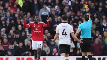 (Crónica) El Bournemouth agrava la crisis del Manchester United y el Liverpool gana al fin en Anfield