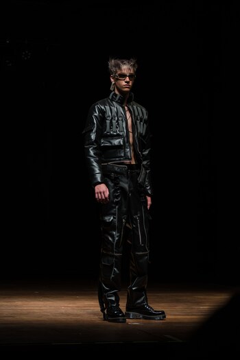 El silencio era profundo hasta