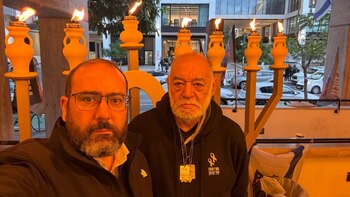 El embajador en Israel encendió las velas de Jánuca junto a familiares de los argentinos secuestrados por Hamas