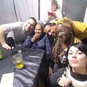 Silvia, con su familia