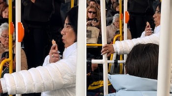 Creyó que enviaba un mensaje de voz por celular, pero un insólito detalle convirtió la escena en un fenómeno viral
