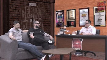 Adrián Marcelo lanzó críticas a Televisa, acusándola de limitar la libertad creativa de quienes trabajan bajo su esquema. (Franco Escamilla / YouTube)