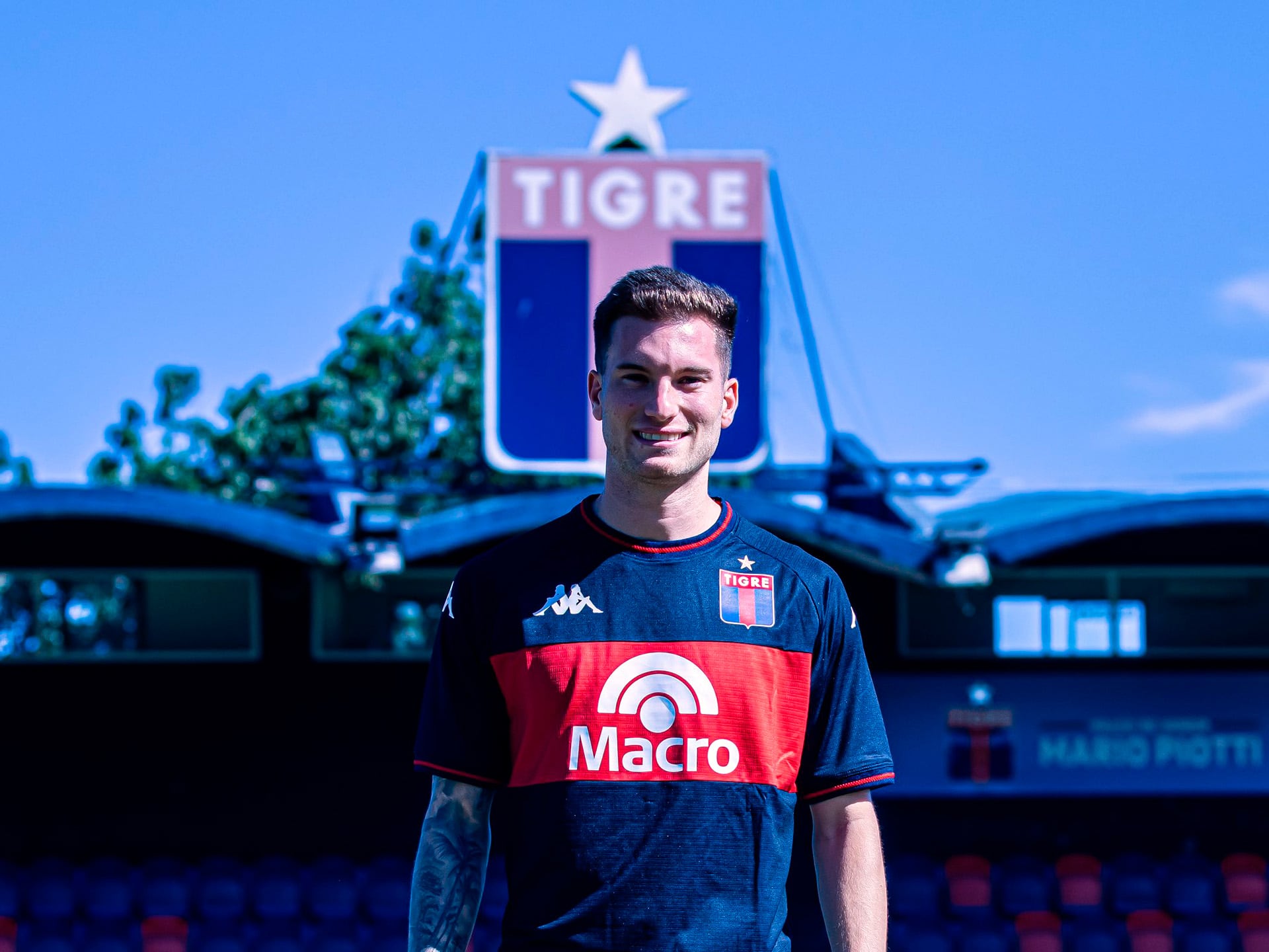 Luego de sus etapas en Defensa y Justicia y Aldosivi, el mediocampista de River Plate Tiago Serrago desembarcó en Tigre a préstamo sin cargo y con opción de compra hasta diciembre del 2026