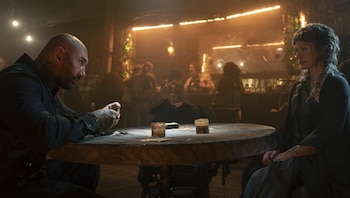 Dave Bautista y Milla Jovovich