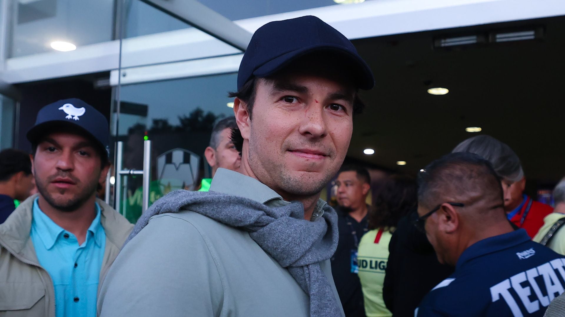 El piloto mexicano pensó en ser futbolista además de correr autos. (X/ @LigaBBVAMX)