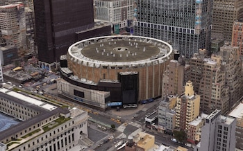 A polícia de Nova York deteve um suspeito logo após o ataque à Penn Station e mantém sua identidade confidencial (@CrimeInNYC)