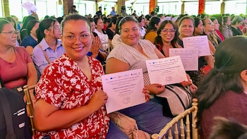 La Comisión Nacional de la Micro y Pequeña Empresa gradúa a 281 emprendedoras en El Salvador (Imagen cortesía AECID El Salvador)
