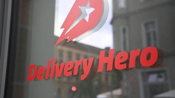 Uber eleva su peso en Delivery Hero tras comprar a Prosus un 4,5% del dueño de Glovo por 271 millones