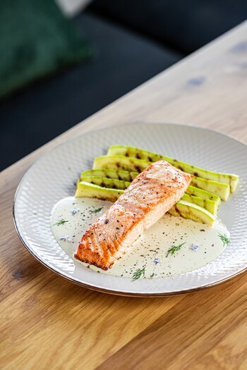 El salmón con espárragos puede