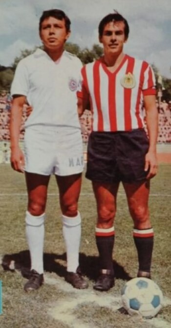 Durante su formación, perteneció a