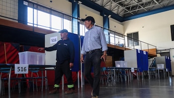 El modelo chileno evidencia las brechas en el conteo de las Elecciones en Perú: digitalización y transparencia frenan el proceso