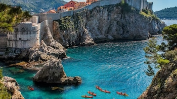 Ruinas medievales, lagos salados y