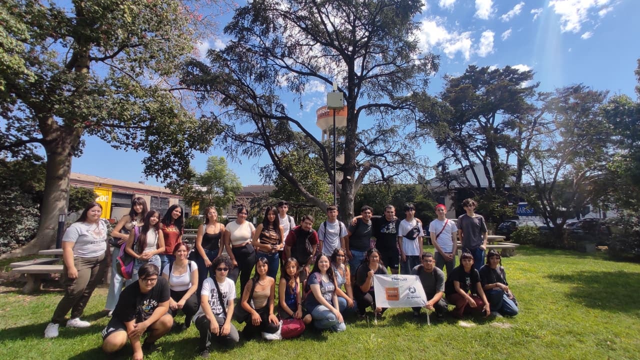 La sede de la Fundación Empujar en el Parque Industrial Suárez acompañó a más de 500 jóvenes desde 2018