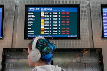 El incidente dejó sin conectividad a la red encargada de enlazar las torres de control con las operaciones terrestres en los aeropuertos (REUTERS/David 'Dee' Delgado)