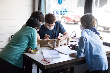 Máximo junto a alguno de