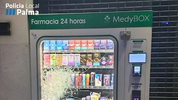 Detienen a un sintecho por romper una máquina expendedora de una farmacia porque quería entrar en prisión