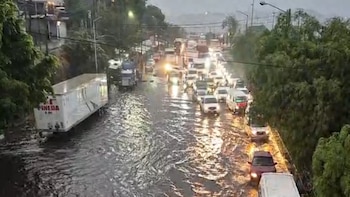 Lluvias colapsan vialidades y provocan inundaciones en municipios del Edomex