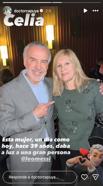 Un hombre sonriente con barba gris y traje gris señala a una mujer rubia sonriente con suéter verde. Texto visible: "Celia", "doctorcapuya", "Esta mujer..."