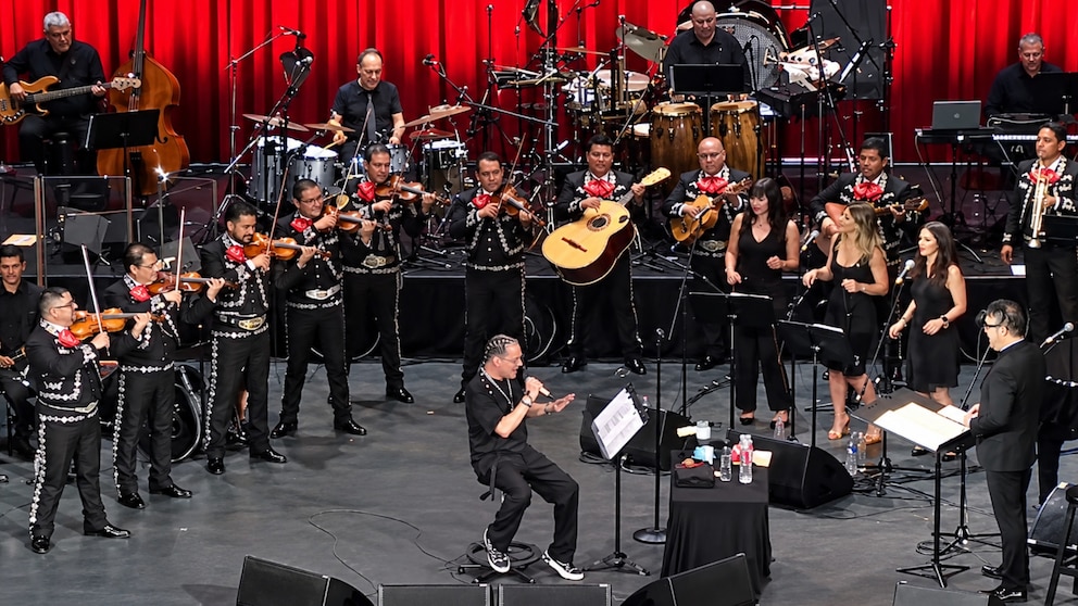De Faith No More a Juan Gabriel: Mike Patton sorprende en Bellas Artes cantando “Hasta que te conocí”