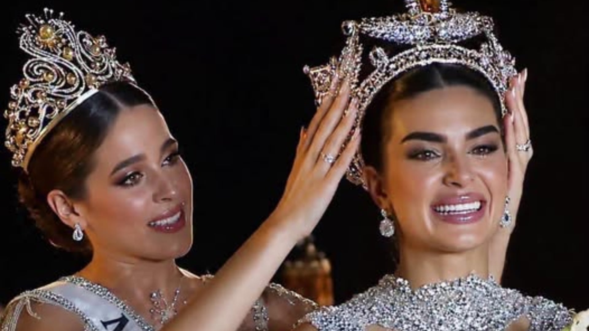 Fátima Bosch incitó a participantes de Miss Universo México a abrazar a la nueva reina María Vargas de Jalisco
(RS)