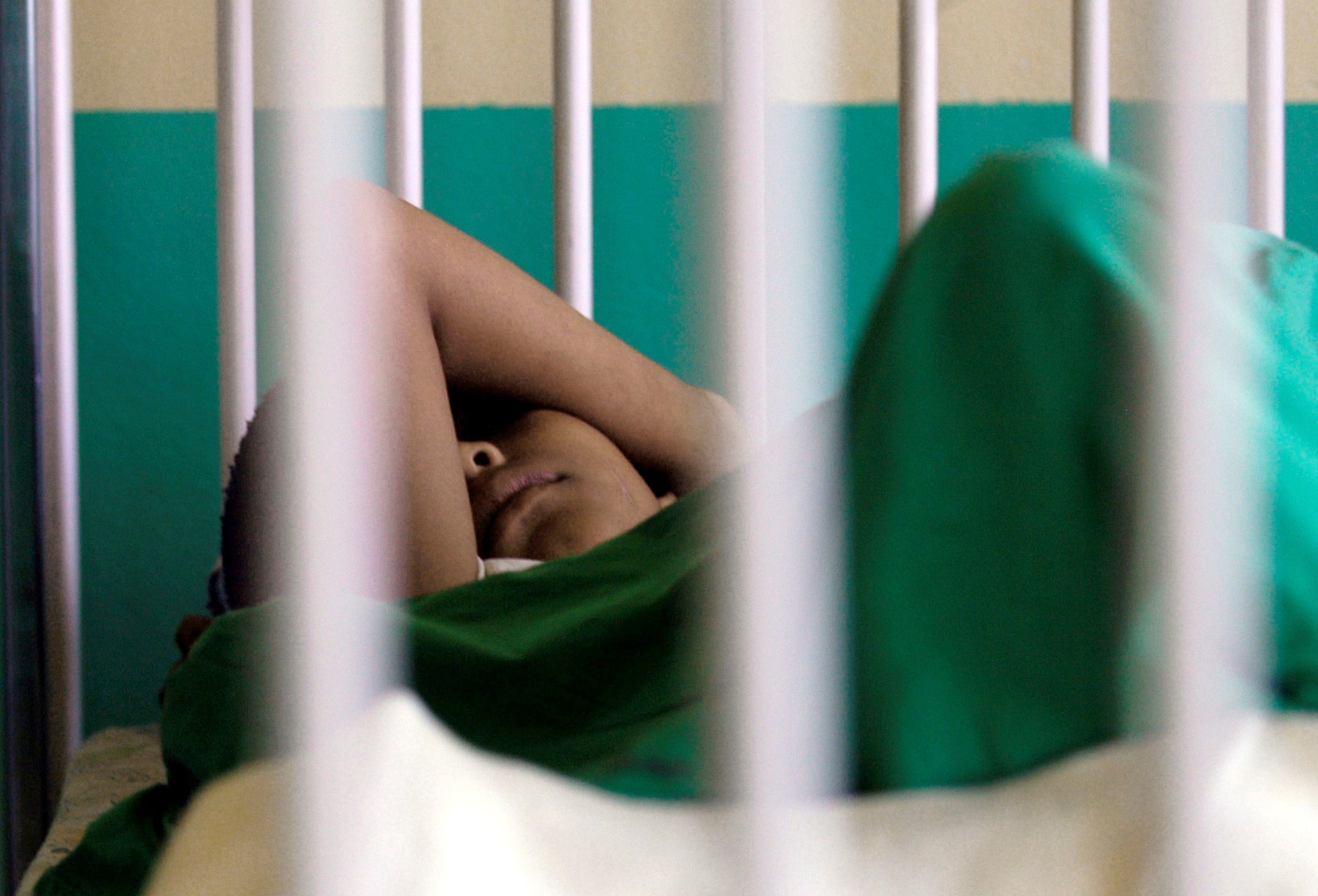 El Hospital Nacional de Niños reportó 86 pacientes respiratorios en hospitalización y una ocupación del 104% frente a su capacidad habitual de 67 camas. (EFE/Gustavo Amador)
